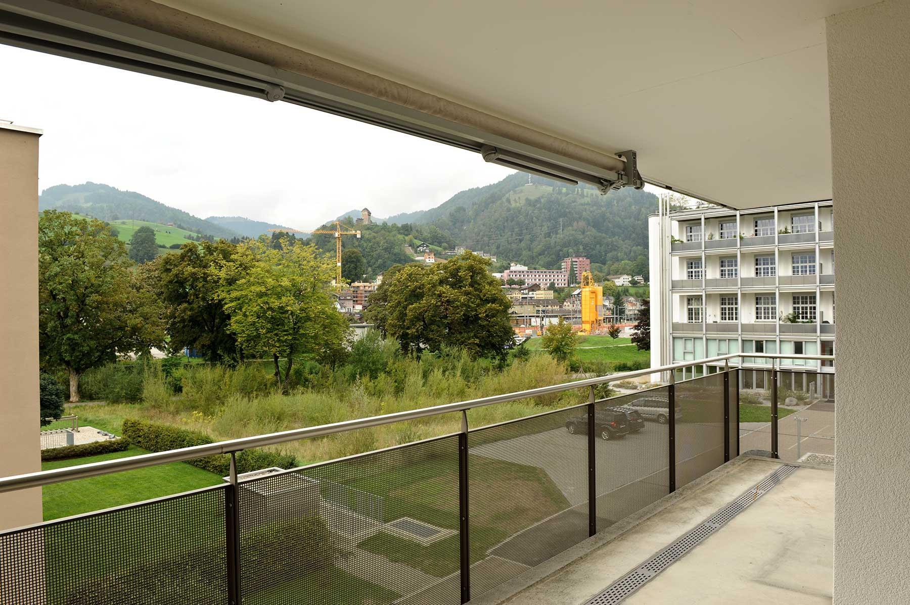 Sonniger Balkon