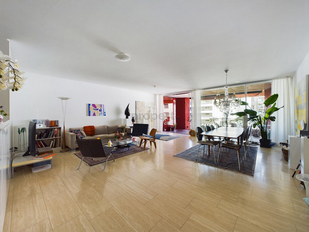Bild Moderne und lichtdurchflutete 3.5-Zimmer-Wohnung mit Balkon im Herz...