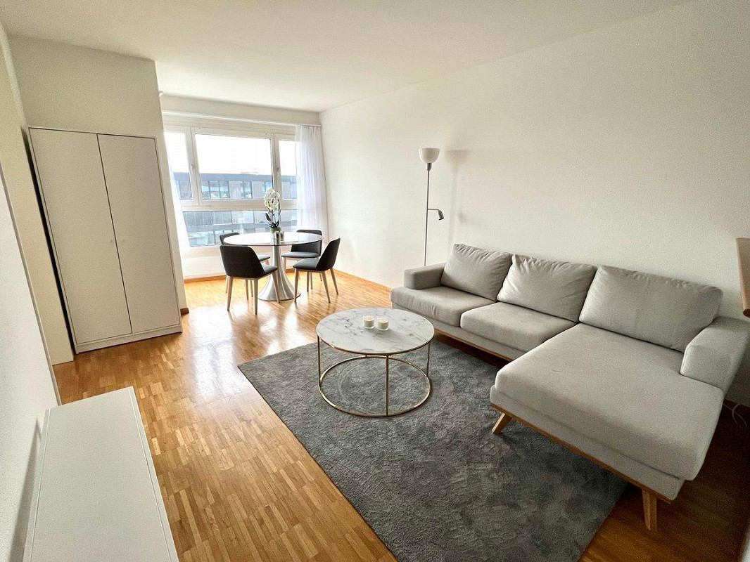 Bild Fully furnished &amp; equipped 2-room apartment in Zug (available for l...