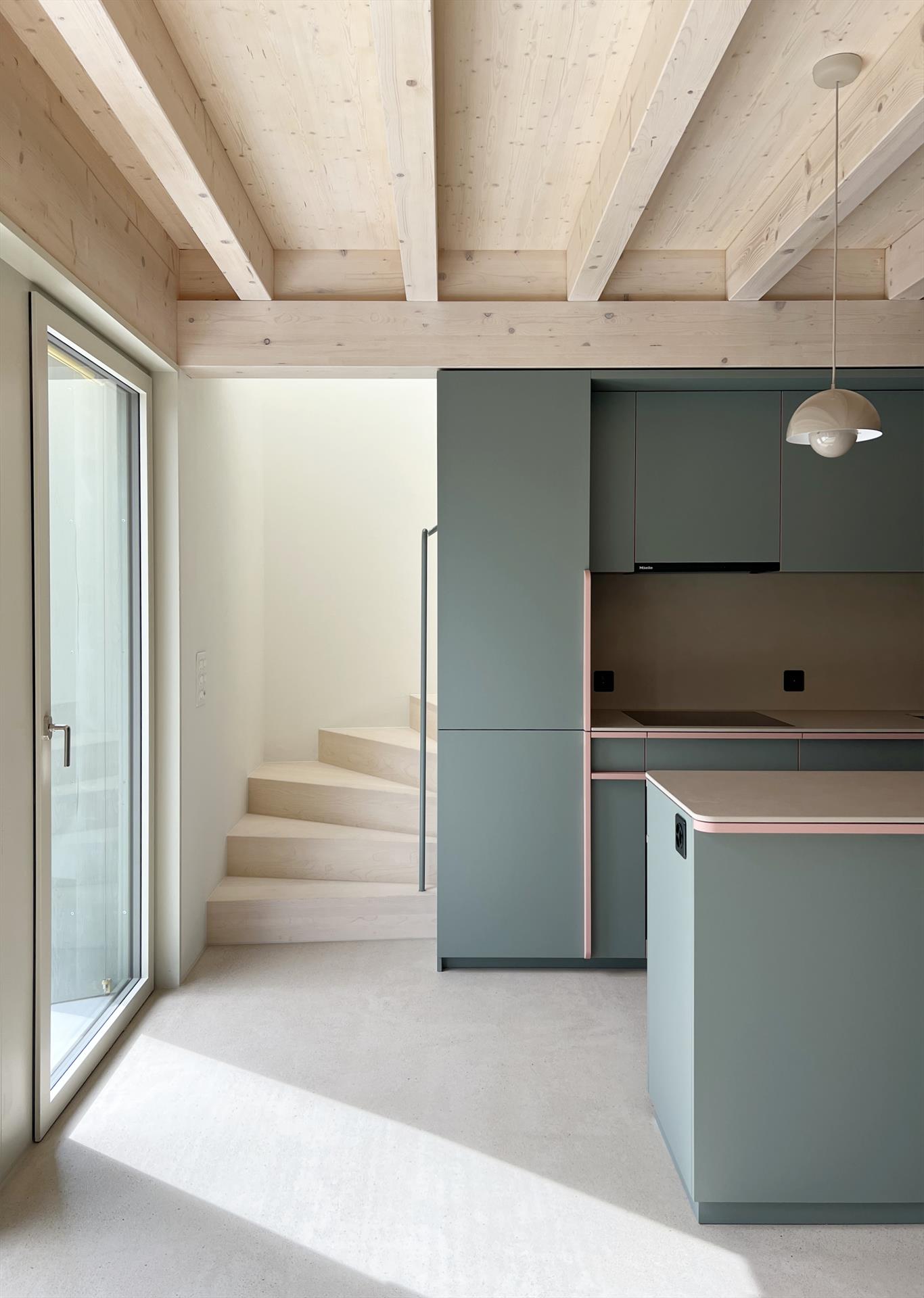 Erstvermietung: attraktive Familienwohnung auf zwei Etagen