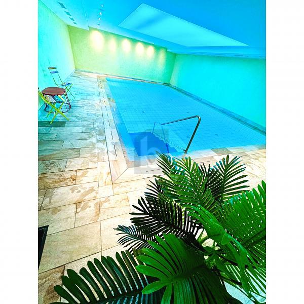 Bild HOCHWERTIG MIT INDOOR POOL UND AUSSICHT INS GRÜNE
