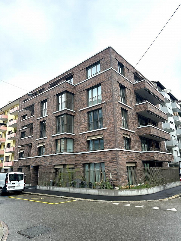 Bild Brandneue Traumwohnung mit grossem Balkon im obersten Stock
