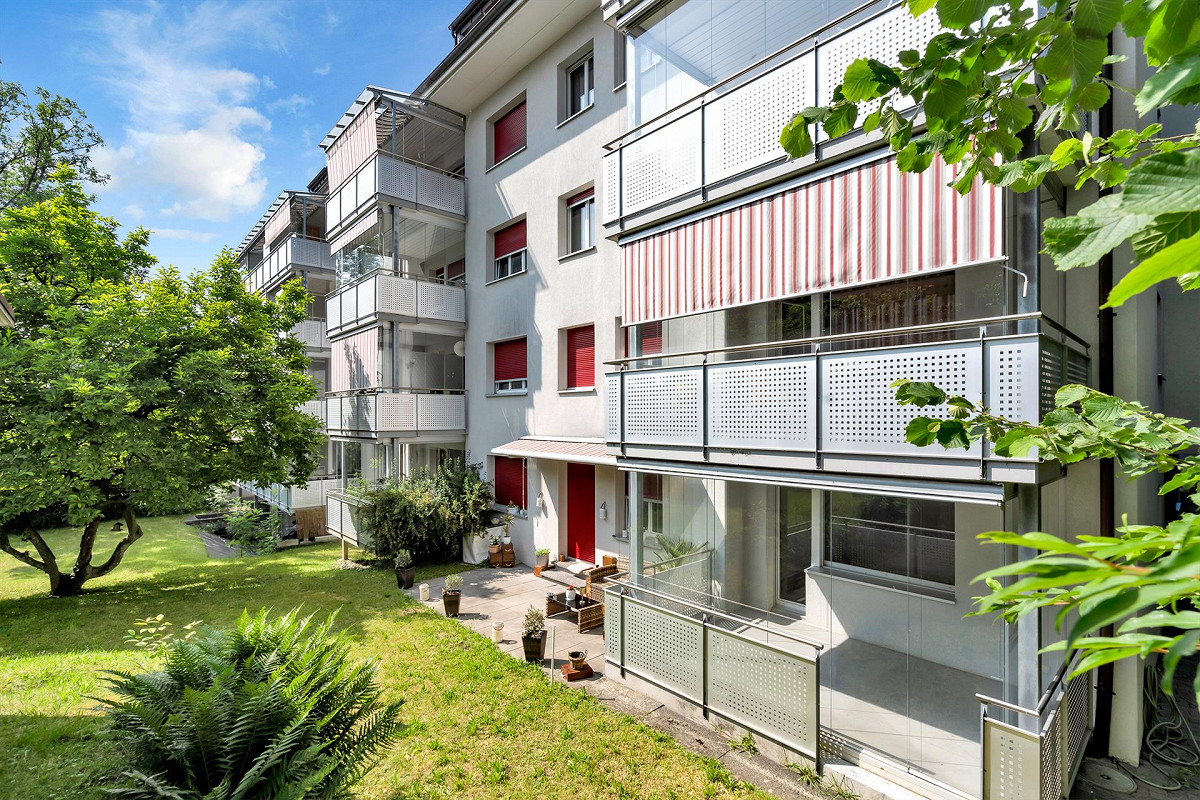 Bild Sanierte grosszügige 2.5 Zimmerwohnung
