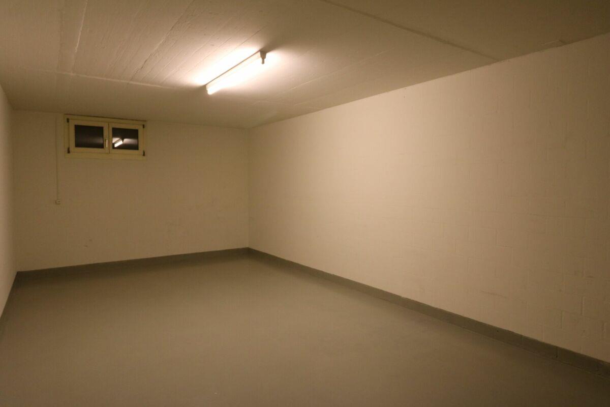 Geräumiges Lager 8105 Watt 8105 Watt